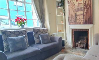 Inviting 2-Bed Cottage in Windsor