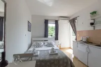 Apartments Seaview Hotels in Podgora