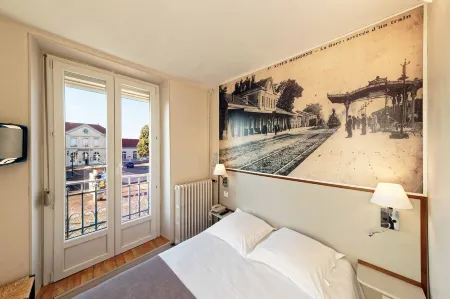 Contact Hôtel du Commerce et Son Restaurant Côte à Côte Отели в г. Отён