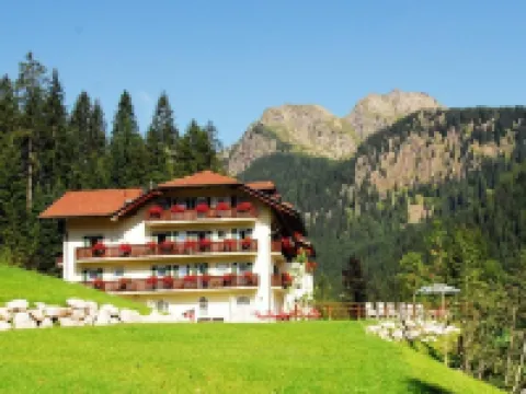 Hotel Plank Hotels in Siror