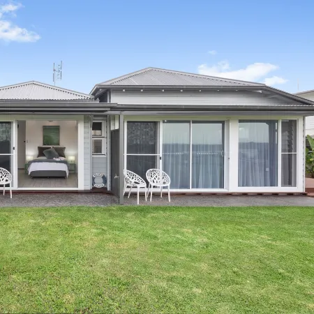 Studio on Morgo over Looking the Ocean and Rivers Hotels in Urunga