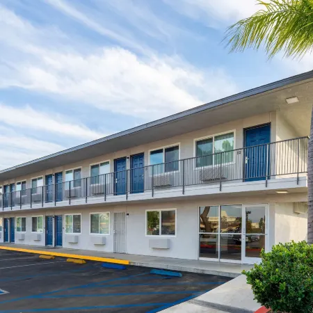 Motel 6 Fontana, CA