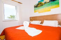 Thalassa Apartments - piscina