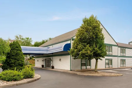 Baymont by Wyndham North Dartmouth / Fall River