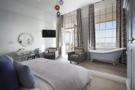 Royal Hotel Отели рядом с достопримечательностью «Sea Lark Studio»