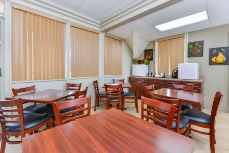 Americas Best Value Inn Sarasota Downtown Отели в г. Кенсингтон-Парк
