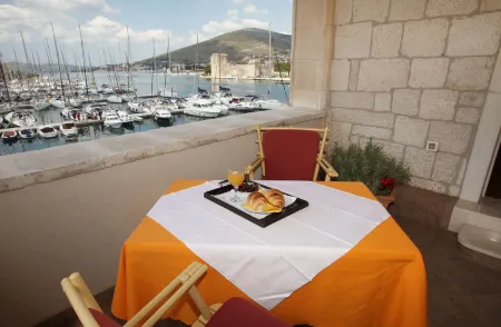 Villa Moretti Отели рядом с достопримечательностью «Собор Святого Лаврентия»