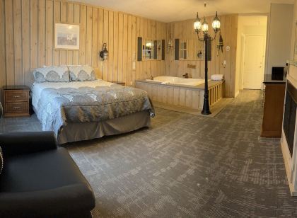 Vacationland Inn & Suites