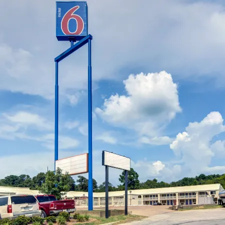Motel 6 Lindale, TX
