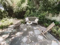 Jonquil Guest Cottage - Condos