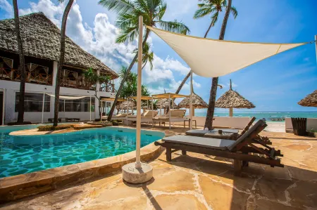 AHG Dream's Bay Beach Hotel - Adults Only Отели рядом с достопримечательностью «Мнемба»