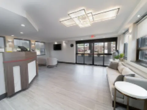 คอมฟอร์ตอินน์แอนด์สวีทส์ ไวโอมิสซิง/เรดดิ้ง โรงแรมในไวโอมิสซิง