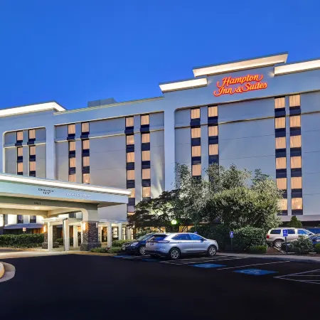 Hampton Inn & Suites Alexandria Old Town Area South Отели рядом с достопримечательностью «Маяк Джонс-Пойнт»
