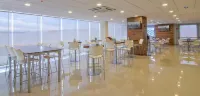 Sleep Inn Tijuana - พร้อมอาหารเช้า