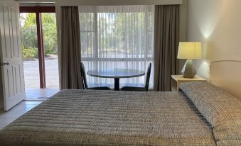 Crows Nest Motel