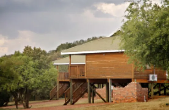 Sangiro Game Lodge โรงแรมใน