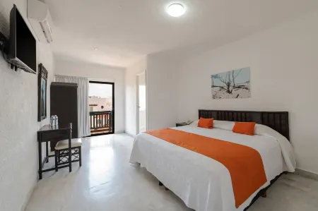 Hotel Imperial Laguna Faranda Cancún Отели рядом с достопримечательностью «Плайя Гавиота Асуль»