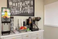 Super 8 by Wyndham Eureka - breakfast