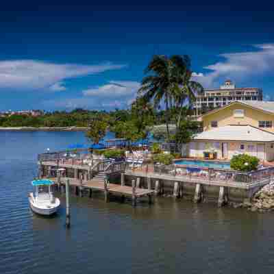 Palm Beach Waterfront Suites Hotel Exterior