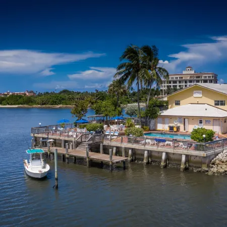 Palm Beach Waterfront Suites