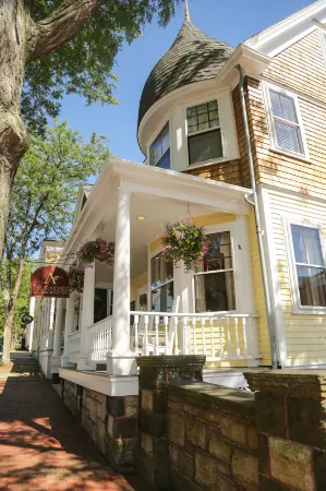 Almondy Inn Отели рядом с достопримечательностью «Брейкерс»