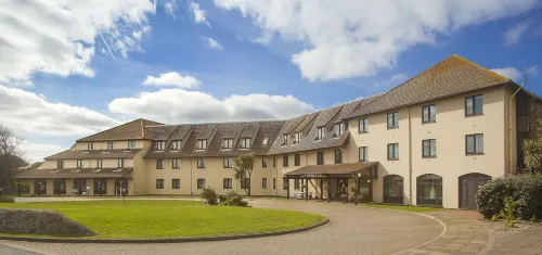 The Peninsula Hotel Hotels in Vale