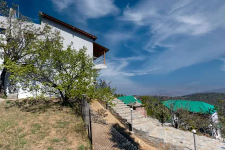 Shree Parijat Resort - Luxury Resort in Mukteshwar
