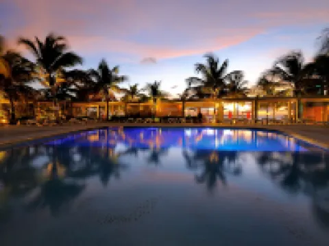 エデン ビーチ リゾート クラレンダイクのホテル