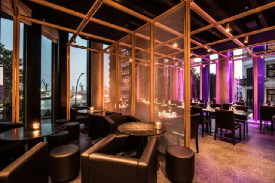 Empire Riverside Hotel