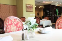 Monte Carlo Inn & Suites Downtown Markham - พร้อมอาหารเช้า
