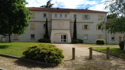 Chambre d'hôtes Avec Balcon et Vue Sur le Parc, hôte privé Hotels in Saint-Clair