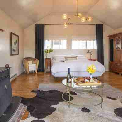 Dennen's Victorian Farmhouse Rooms