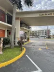 Hole Inn the Wall Hotel - Fort Walton Beach - Sunset Plaza - Nearby Beaches & Hurlburt