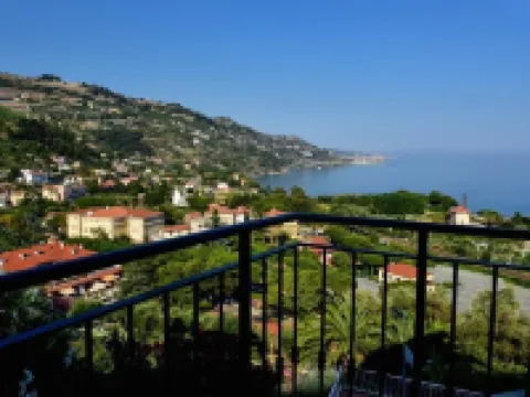 Agriturismo Un Mare di Fiori Hotels in Latte