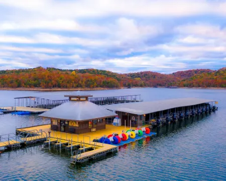 Still Waters Resort Hotels in Stone County