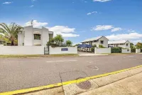 Gladstone Capricorn Apartments Hotels in Gladstone Central