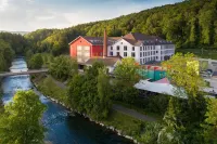 Riverside Hotels in Hori