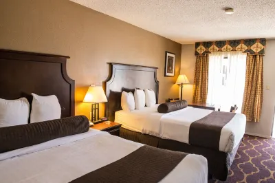 Mockingbird Inn & Suites Hotels near Clausell Park