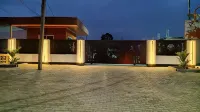 Anira Hotel & Suites - 2-Star