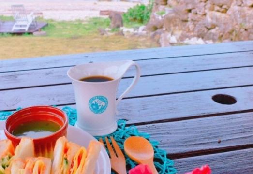 알로알로 비치 내부