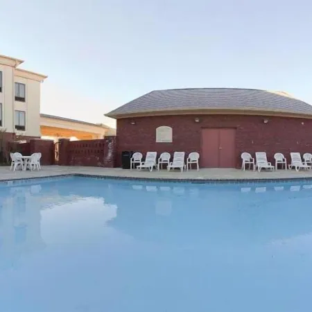 Holiday Inn Express & Suites Pine Bluff by IHG
