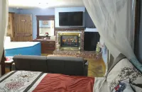 Lil Black Bear Inn Hotels in Brown County