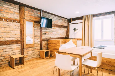 Amtshaus Gut Hügle Boutique Apartments Отели в г. Бад-Вурцах