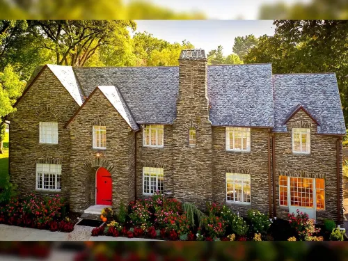 The Manor on Front Hotels in East Pennsboro Township