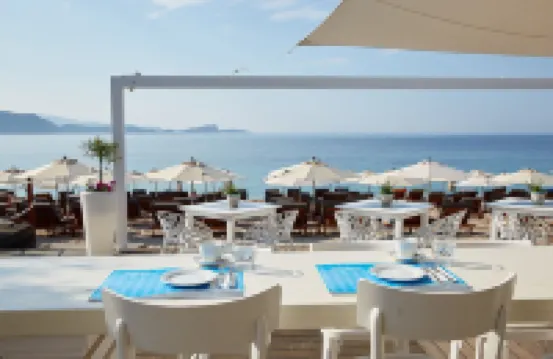 Lichnos Beach Hotel & Suites