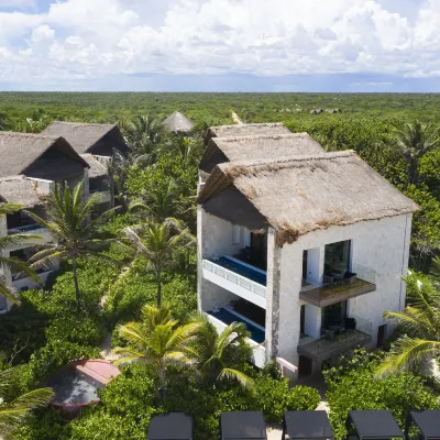 Tago Tulum by G Hotels Hoteles cerca de Ziggy's