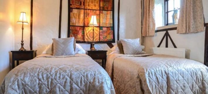Thames Head Inn Hotels in Cirencester