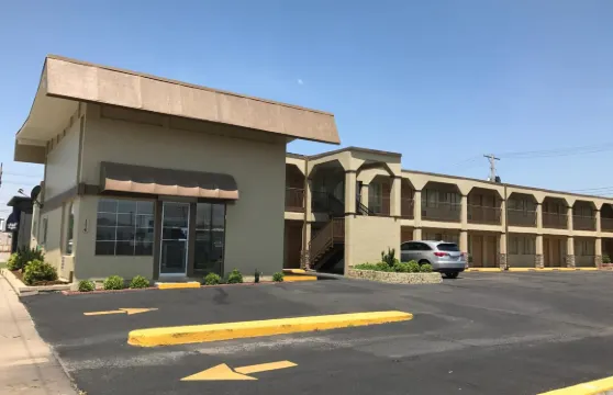 哈欽森汽車旅館