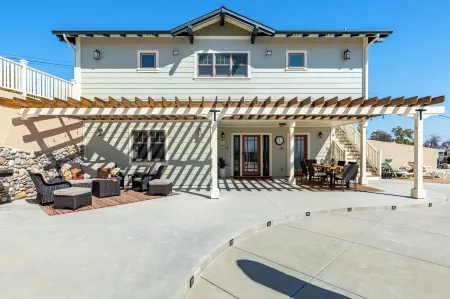 Oaxaca en Los Robles - Views, King bed, EV charger, 5 min to Downtown