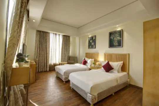 Saltstayz Select - Galleria Market & Golf Course Road Hotels near DLF Cyber Hub